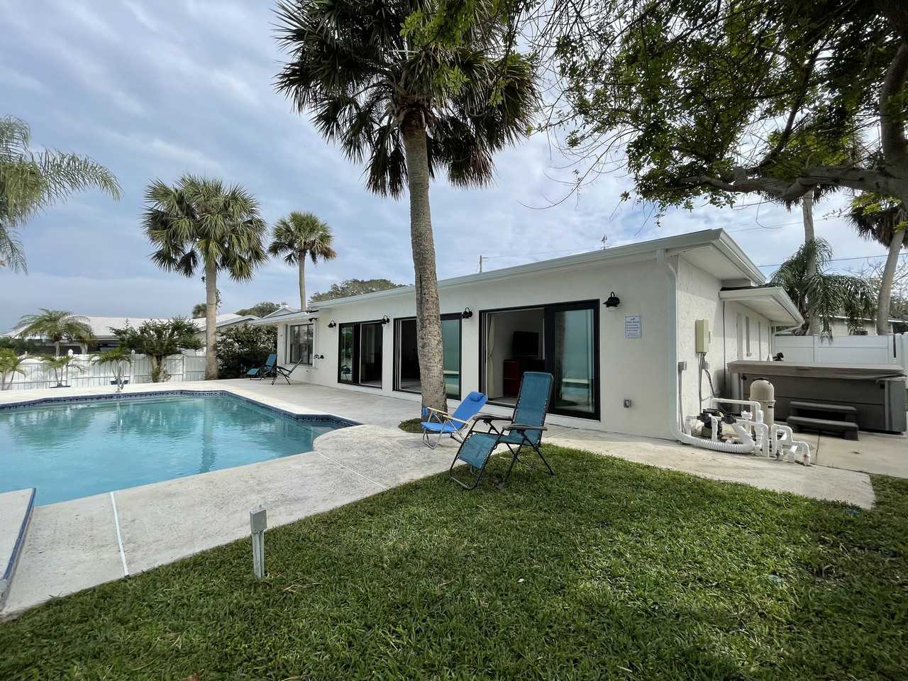 1913 Gulfview Drive - Photo 3 of 31