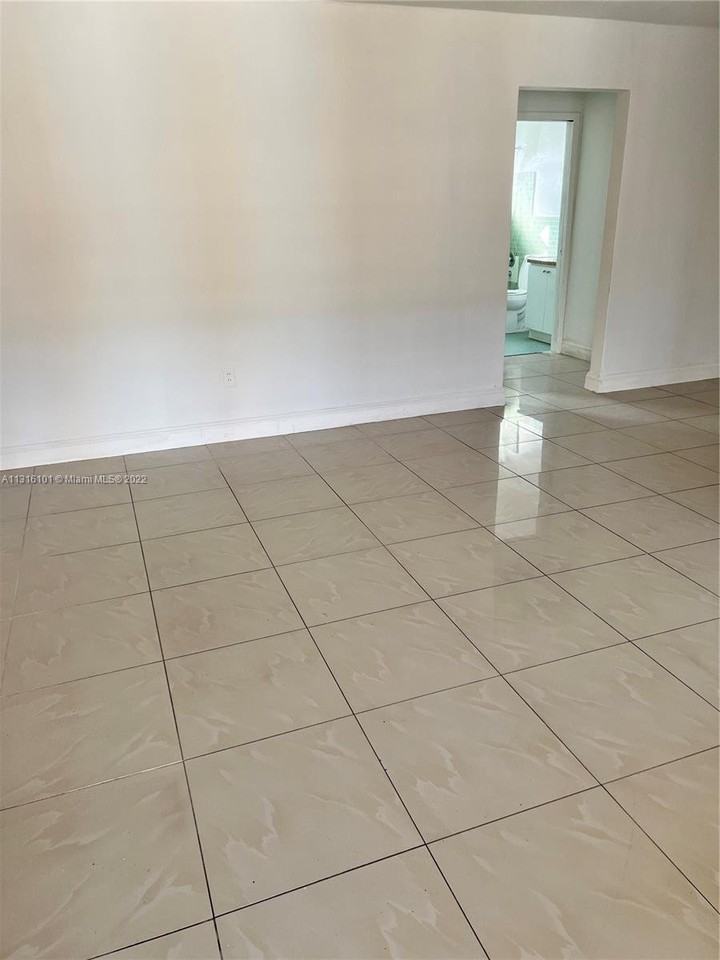 16120 Ne 19th Ct #3 - Photo 3 of 8