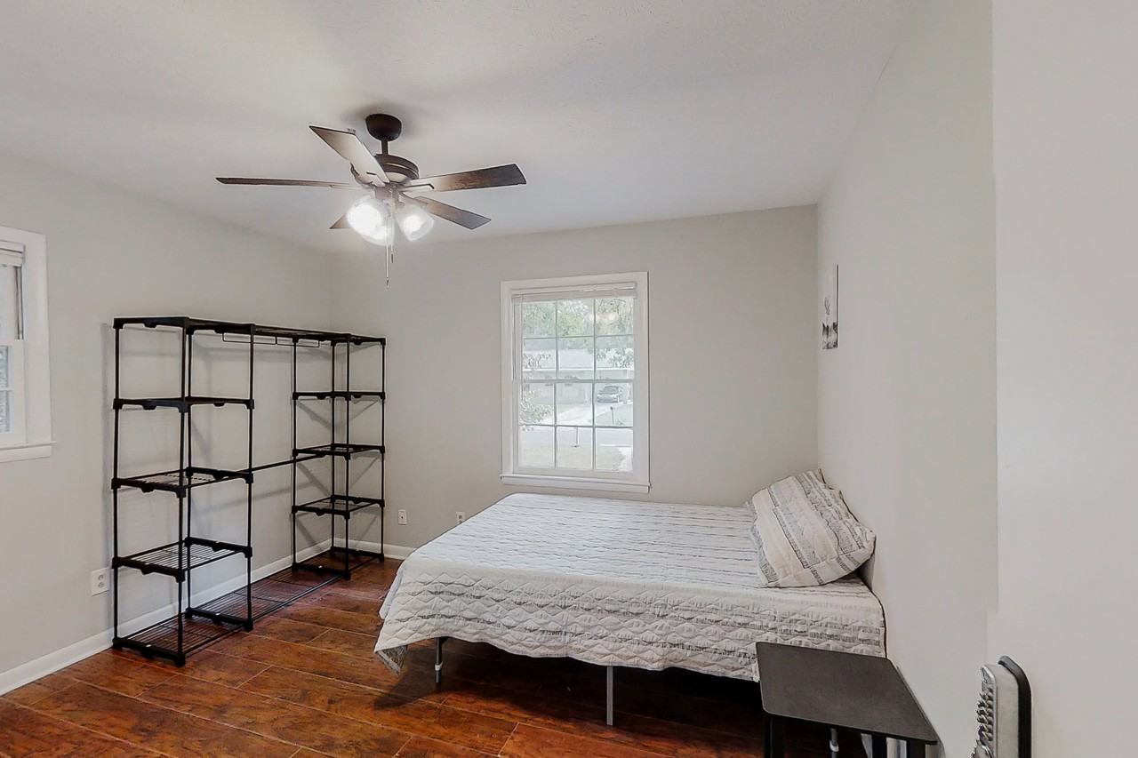 Anderson Dr - Photo 5 of 9