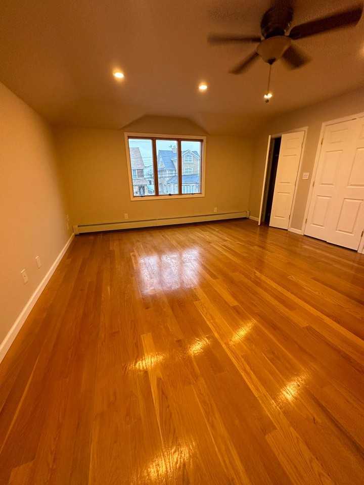 156-27 101st St - Photo 2 of 11