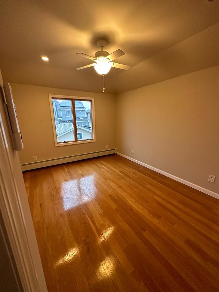 156-27 101st St - Photo 3 of 11