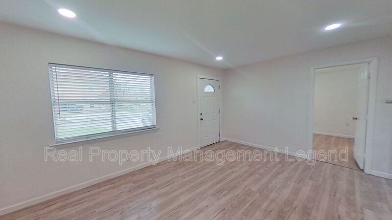 2320 Brockbank Dr - Photo 5 of 27