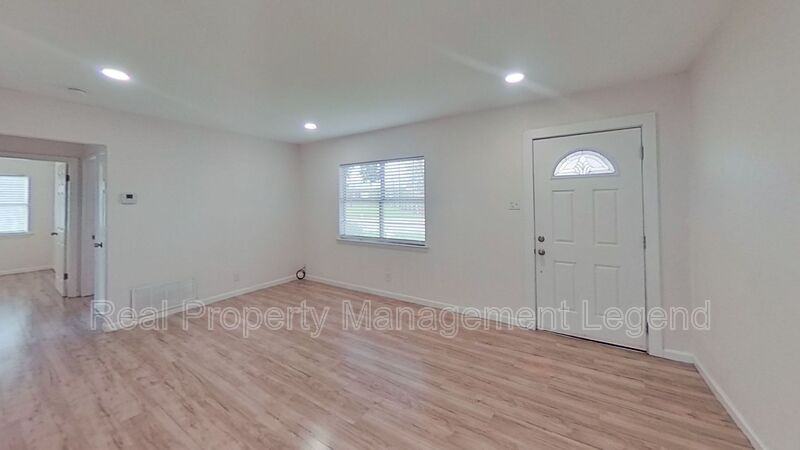 2320 Brockbank Dr - Photo 6 of 27