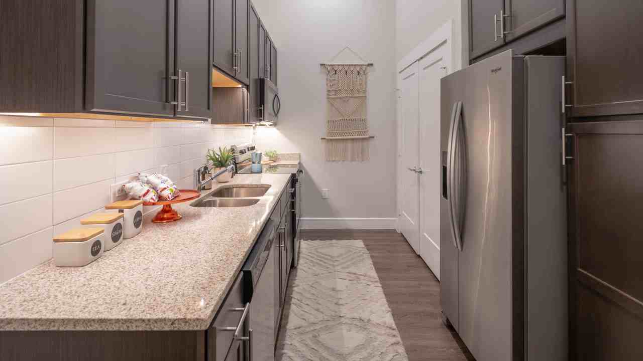 Flora - Photo 6 of 50