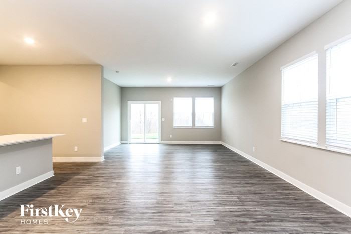 3674 Locust Dr - Photo 2 of 15