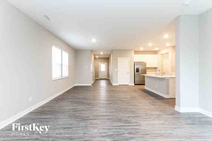 3674 Locust Dr - Photo 3 of 15