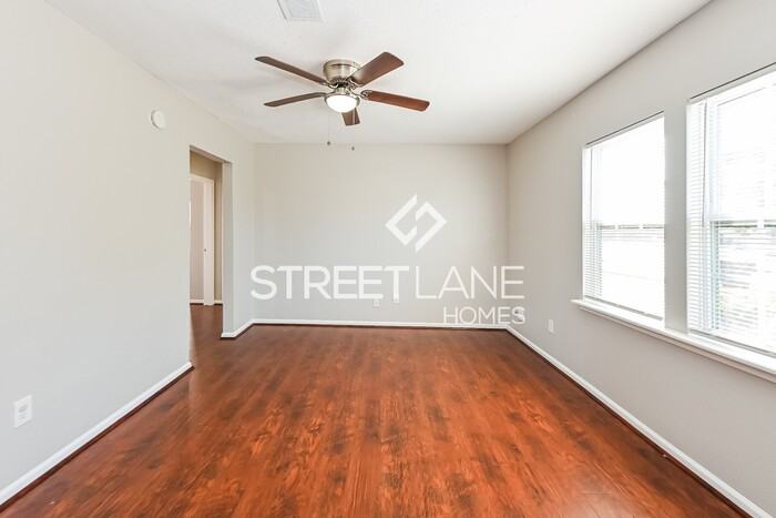10907 Duane St - Photo 3 of 15