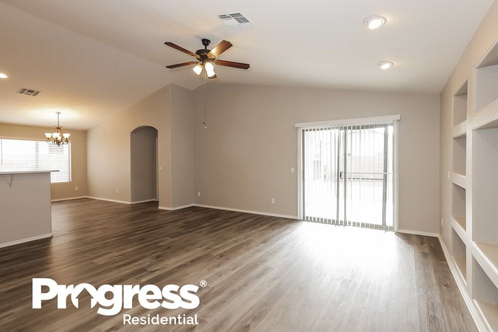 9337 W Albert Ln - Photo 3 of 16