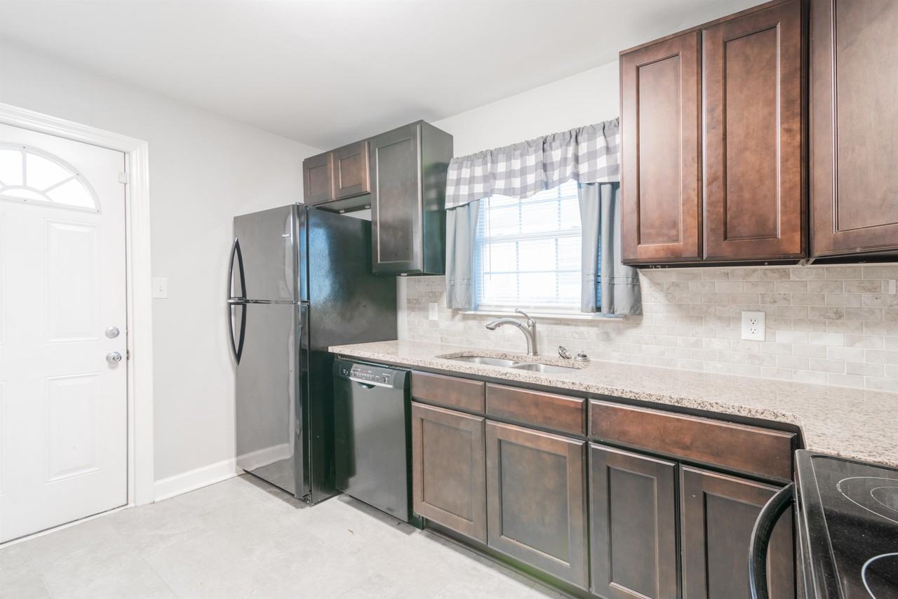 2108 Highland St #1 - Photo 6 of 23