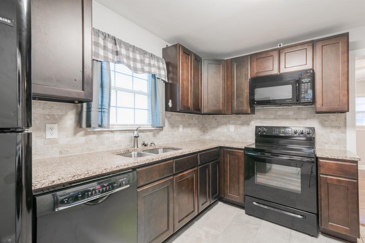 2108 Highland St #1 - Photo 7 of 23