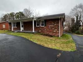 featured image of 911 Maplewood Ave