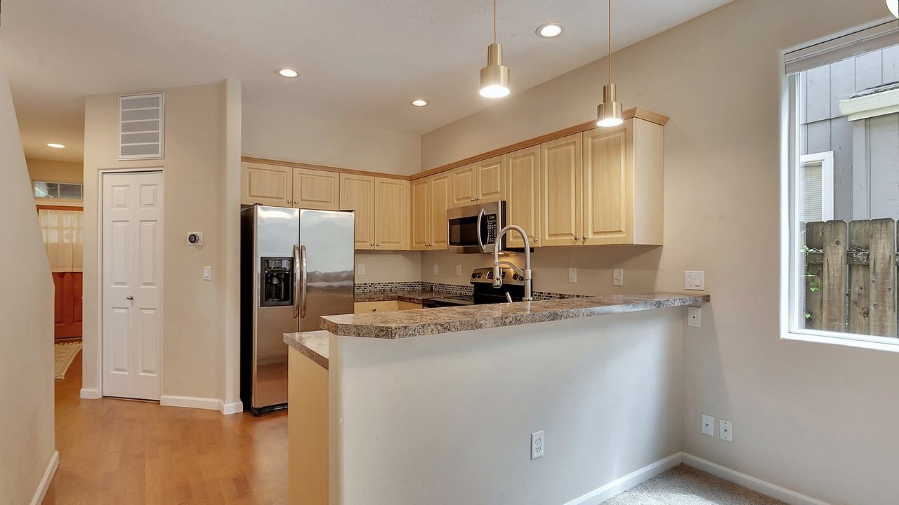 9817 N Clarendon Ave #1 - Photo 4 of 17