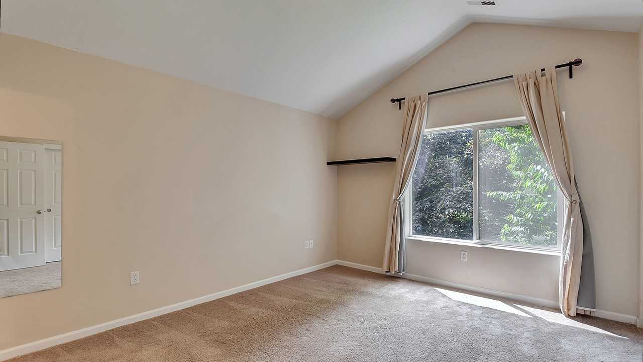 9817 N Clarendon Ave #1 - Photo 7 of 17