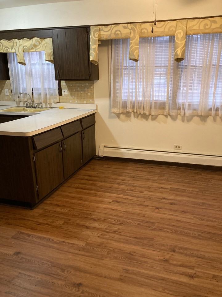 1860 State St - Photo 3 of 10