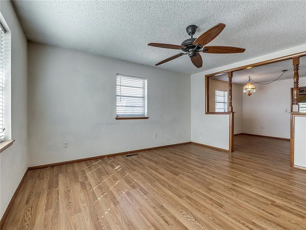 3329 Nw 27th St - Photo 2 of 18