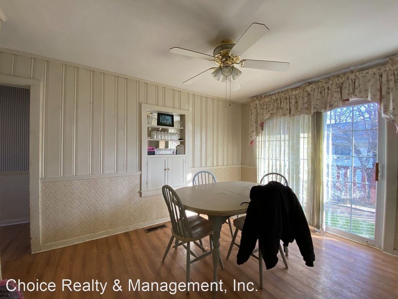 802 W Chambers Dr - Photo 3 of 24