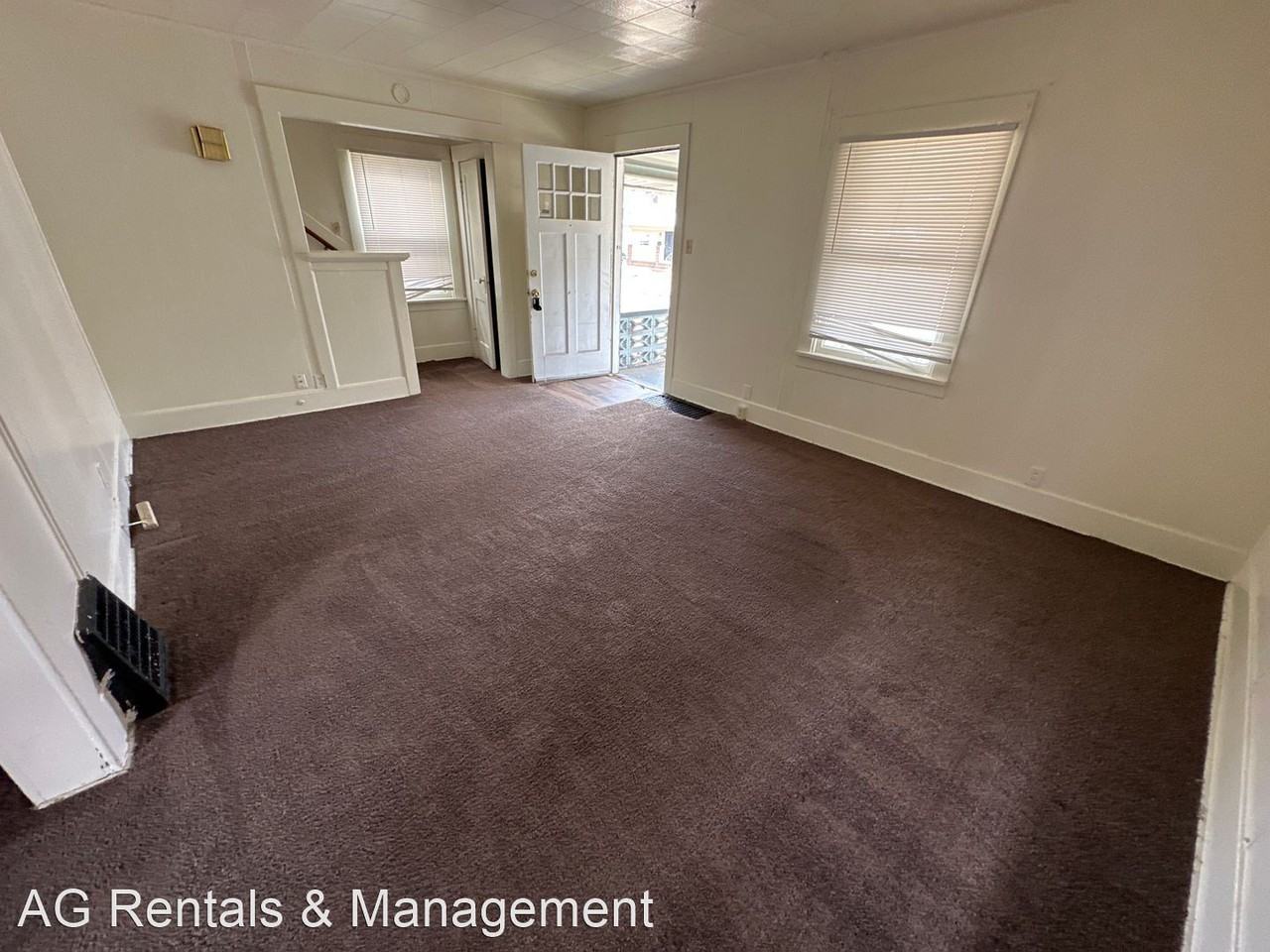 2214 Thompson Ave - Photo 3 of 16