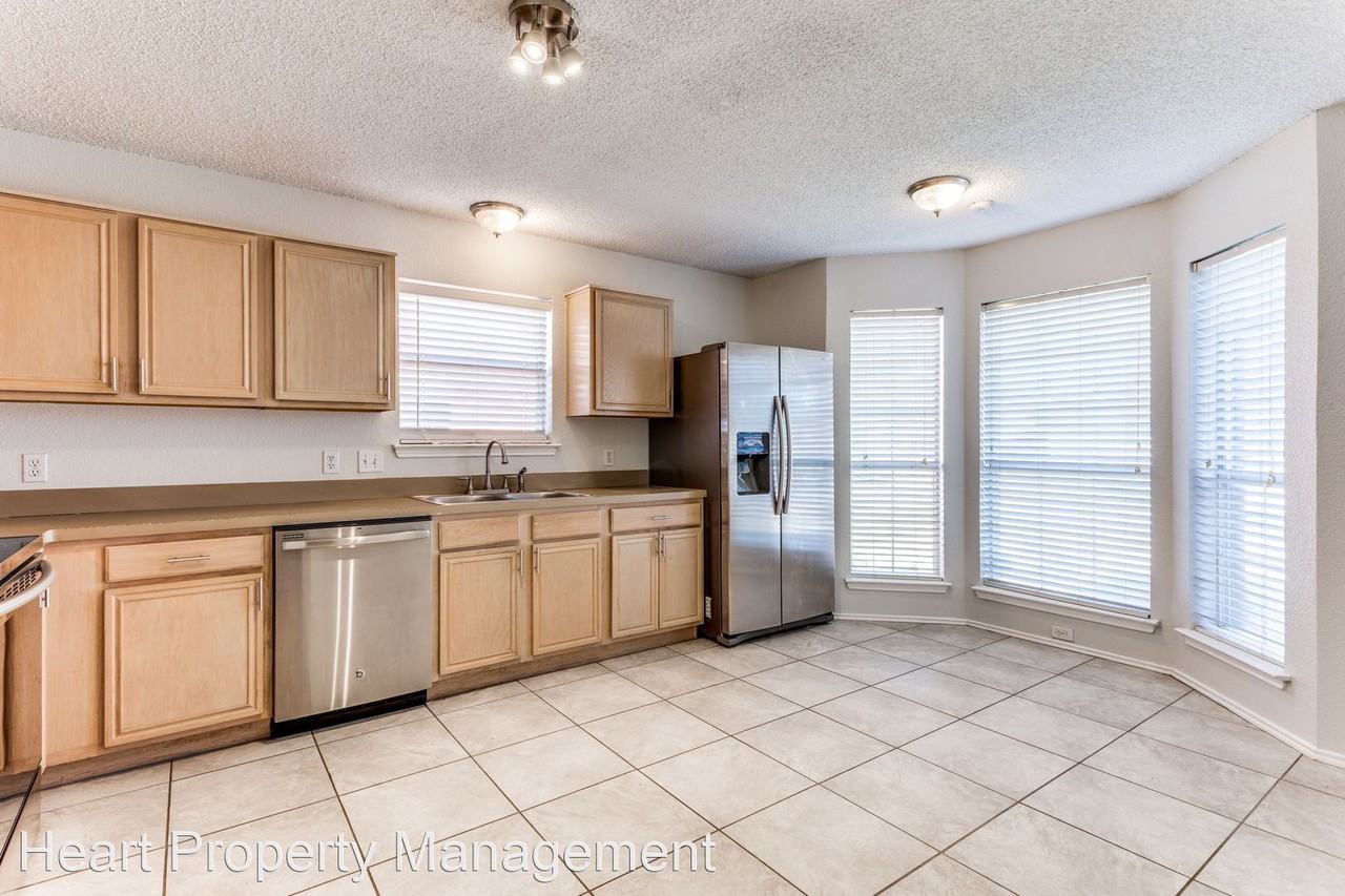 8049 Cannonwood Dr - Photo 2 of 25