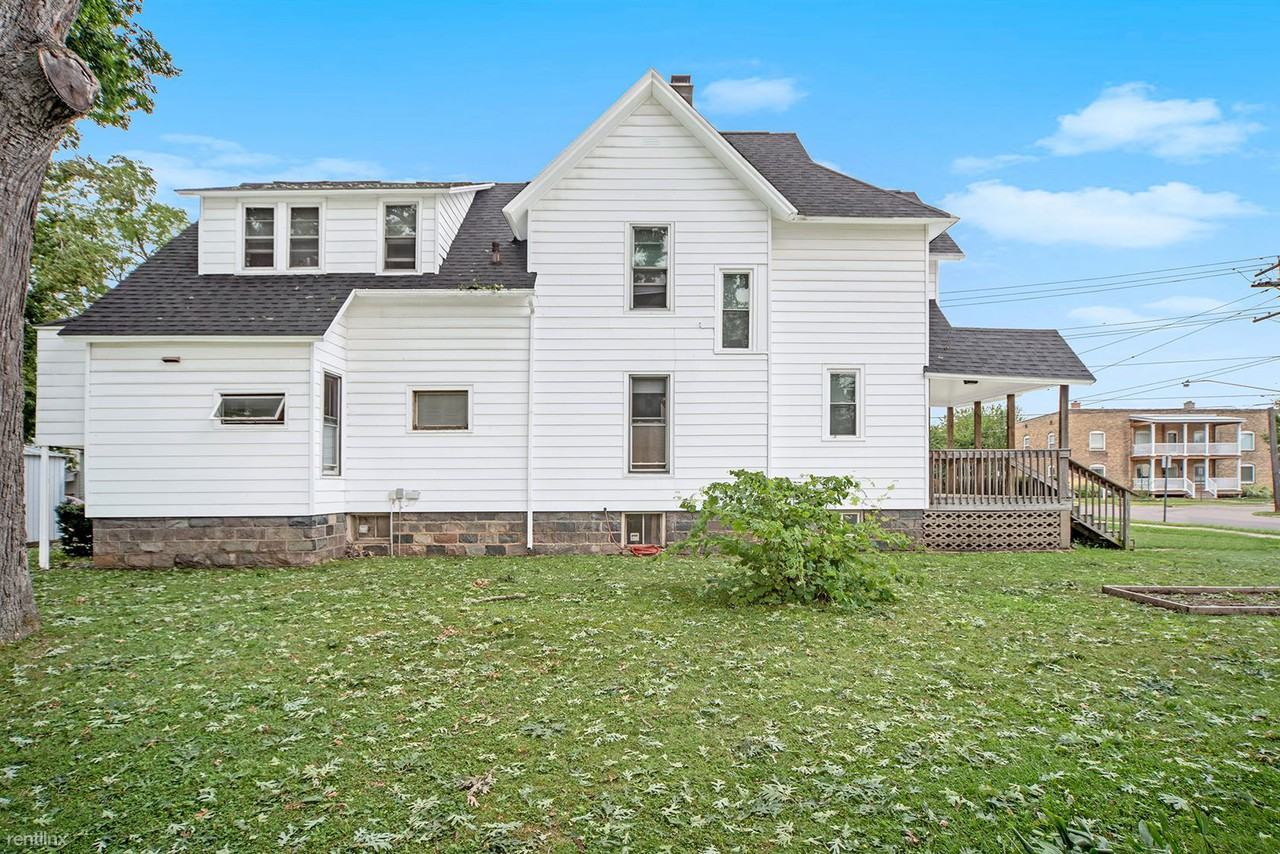 202 S Michigan Ave - Photo 2 of 5