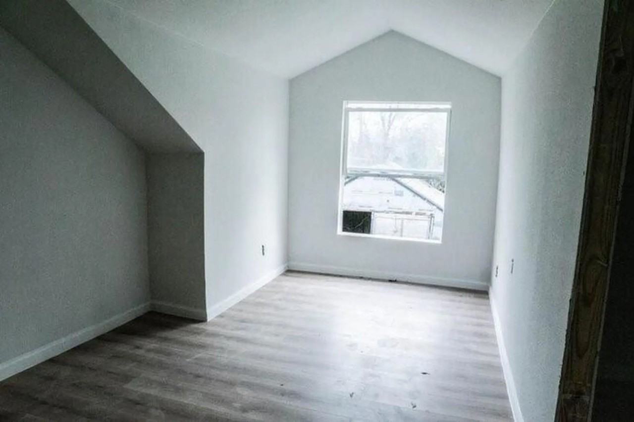 504 E Robert St - Photo 2 of 6