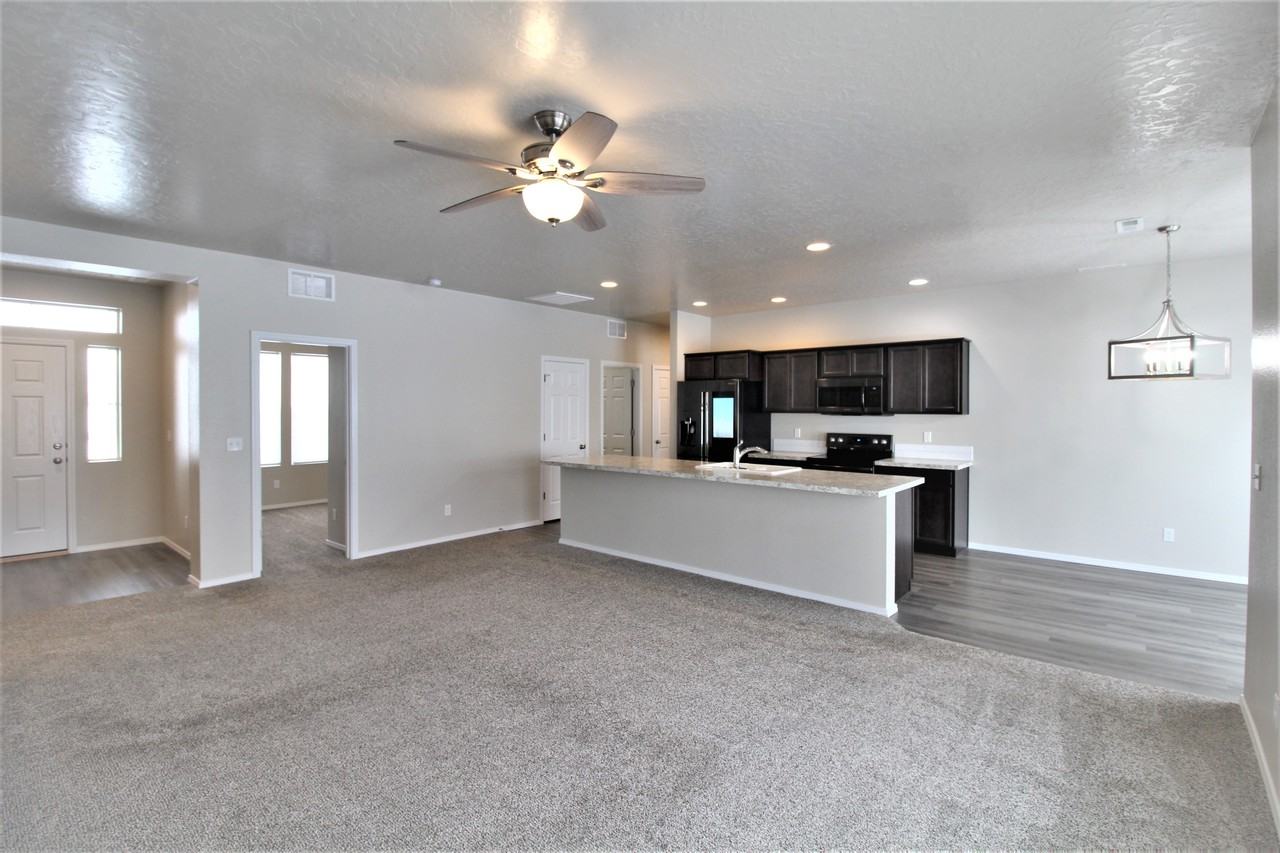 973 S Rangipo Ave - Photo 3 of 22