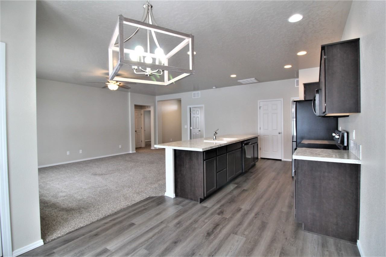 973 S Rangipo Ave - Photo 4 of 22