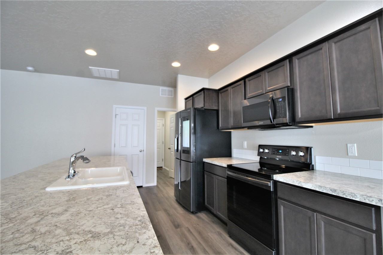 973 S Rangipo Ave - Photo 5 of 22