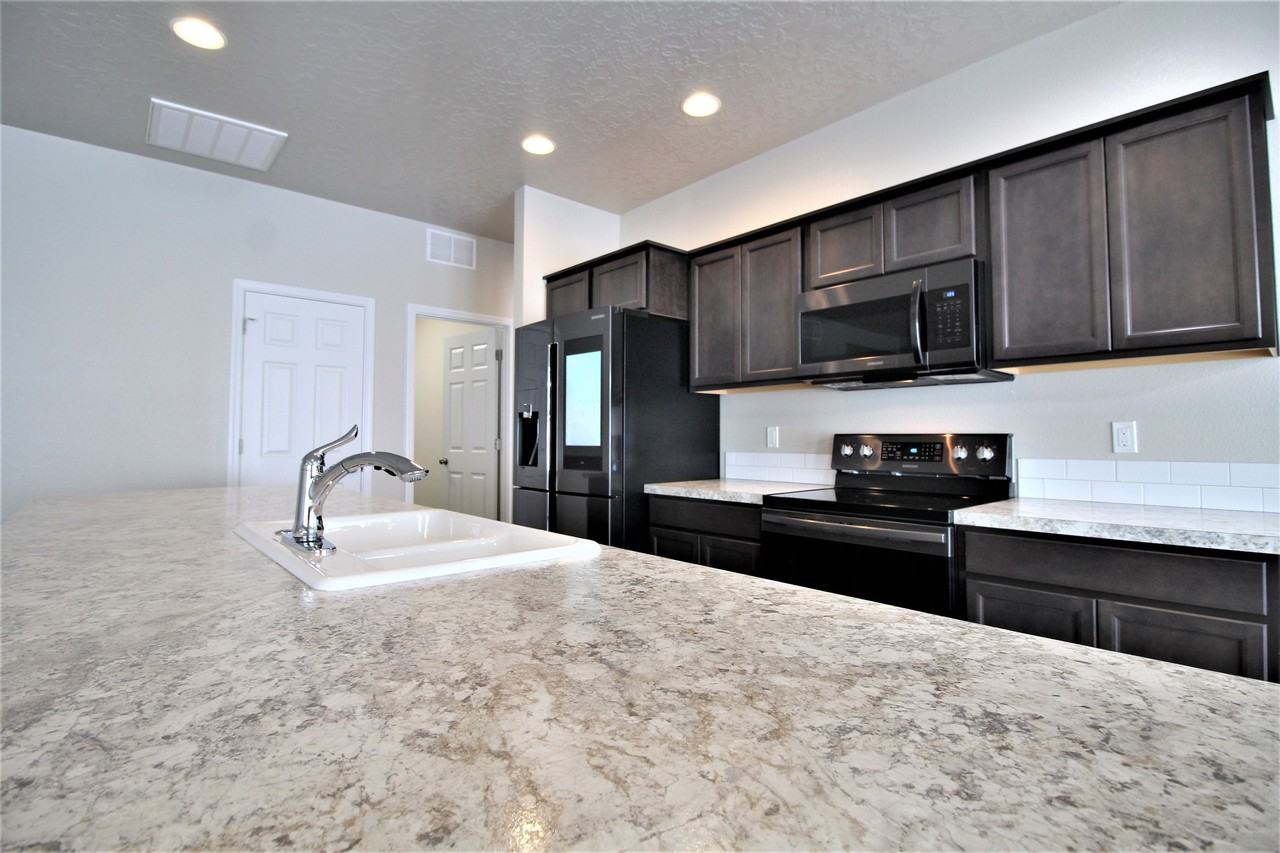 973 S Rangipo Ave - Photo 6 of 22