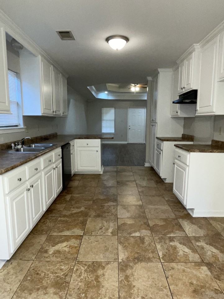 3307 Holt St - Photo 3 of 9
