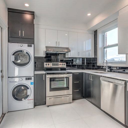 5830 Ch De La Côte-Saint-Luc - Photo 2 of 50