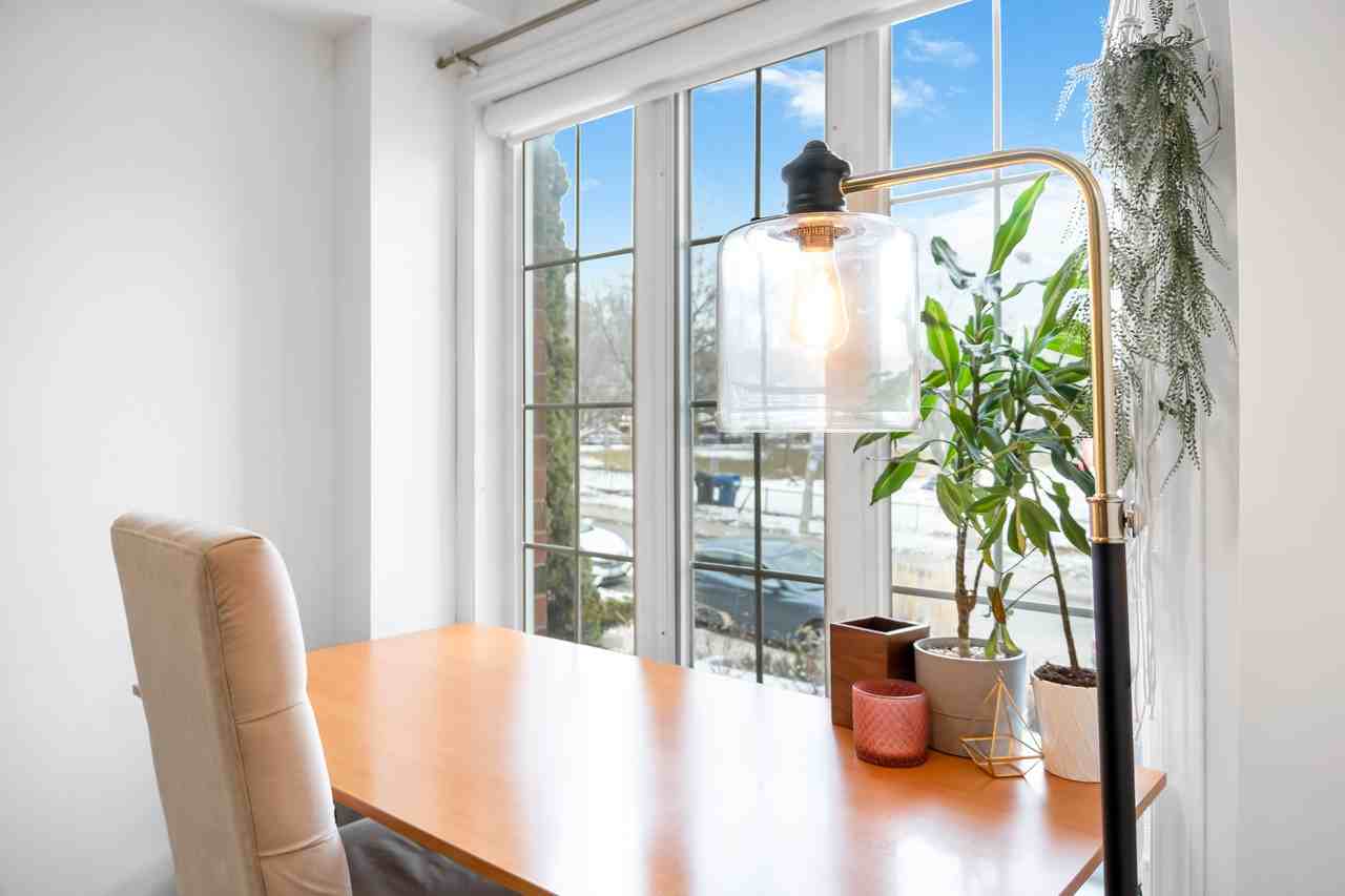 910 Saint Clarens Avenue - Photo 7 of 42