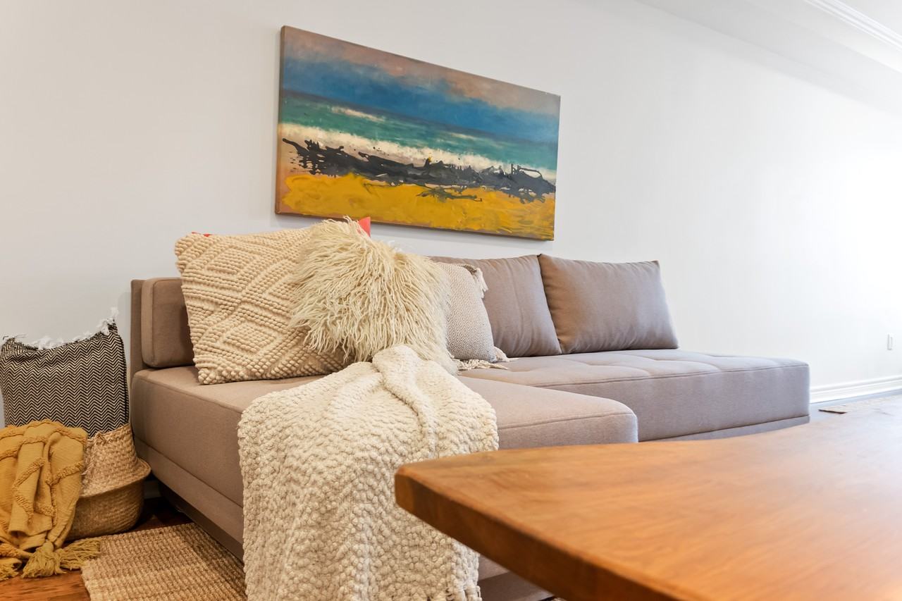 910 Saint Clarens Avenue - Photo 6 of 42