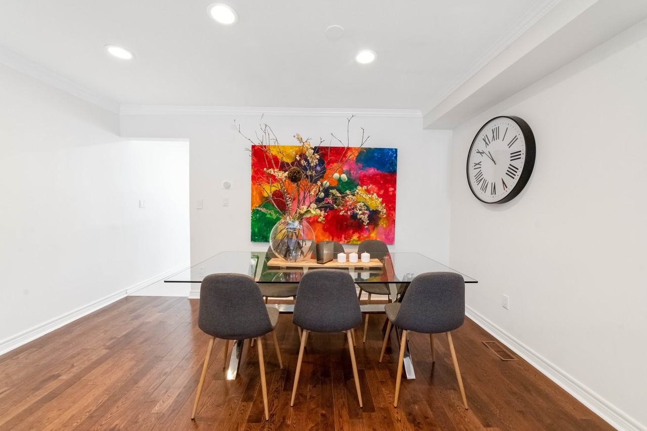 910 Saint Clarens Avenue - Photo 4 of 42