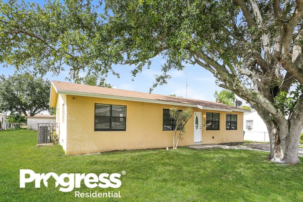 4620 Sw 23rd St - Photo 2 of 25