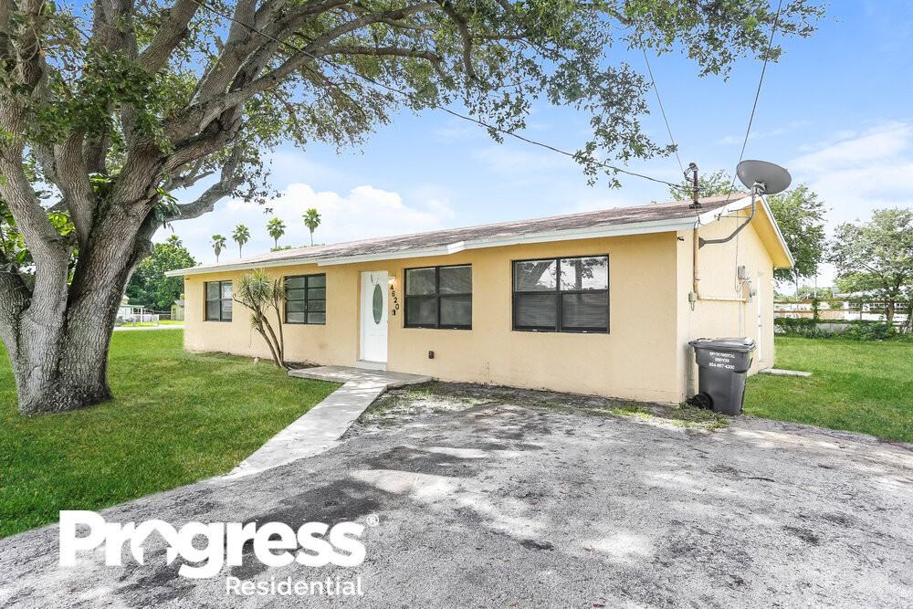 4620 Sw 23rd St - Photo 3 of 25