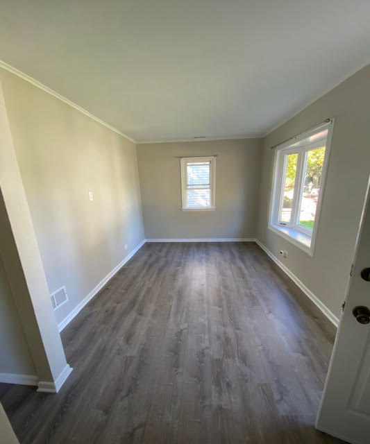 527 Daisy Ln - Photo 2 of 9