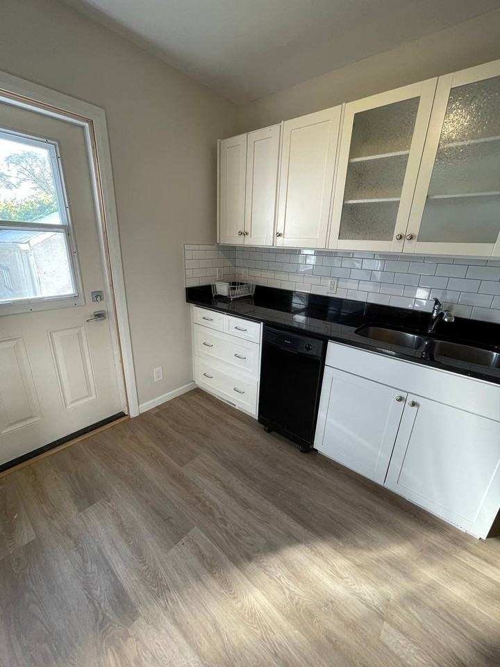 863 Ingersoll Street, Winnipeg, MB R3G 2J9 2 Bedroom Apartment for