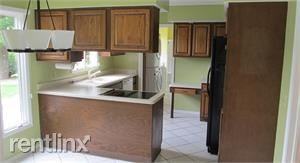 1176 S Lakeside Dr - Photo 2 of 10