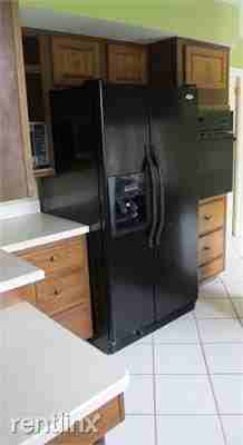 1176 S Lakeside Dr - Photo 3 of 10