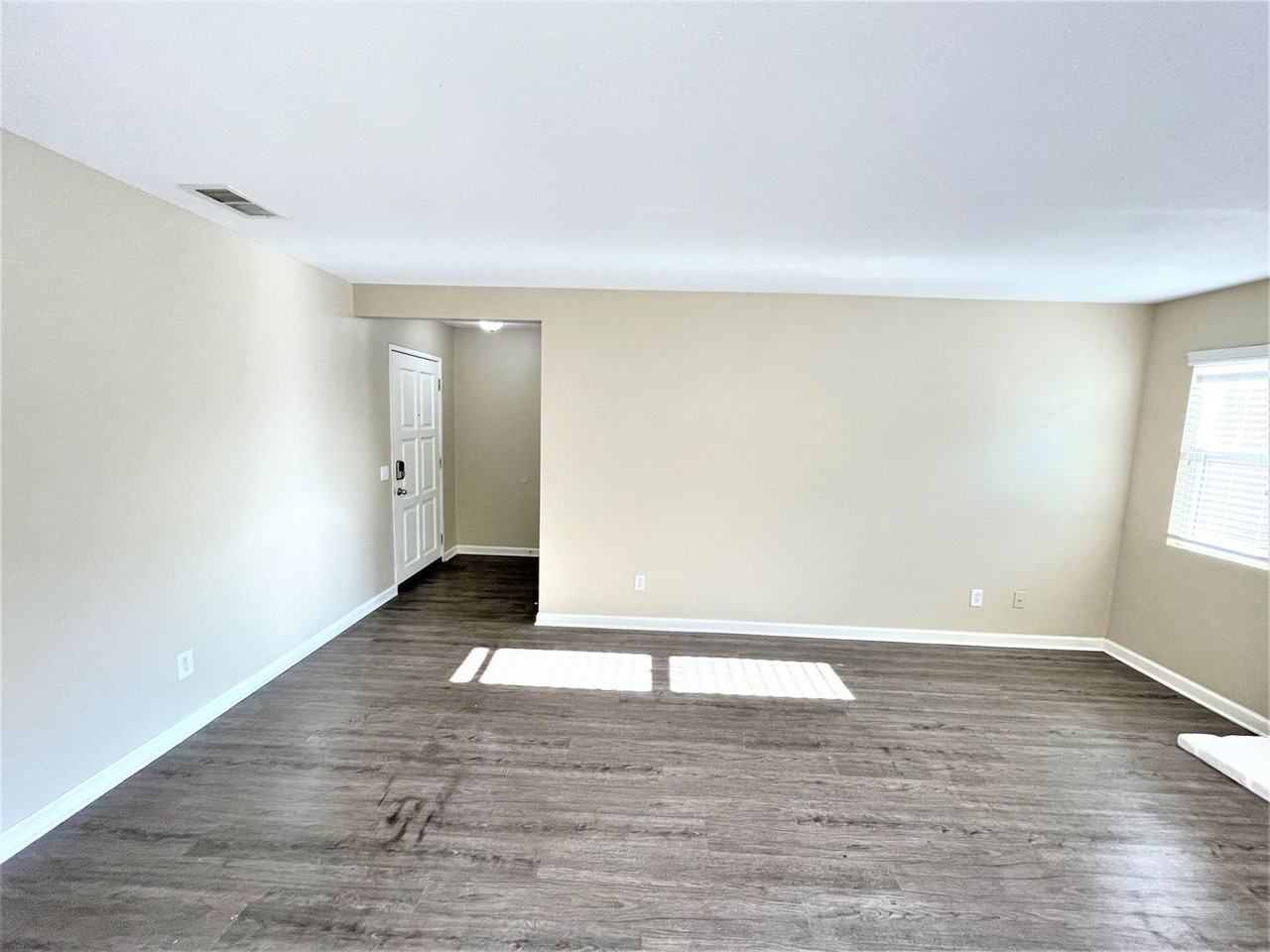 1109 Buchanan St - Photo 3 of 18