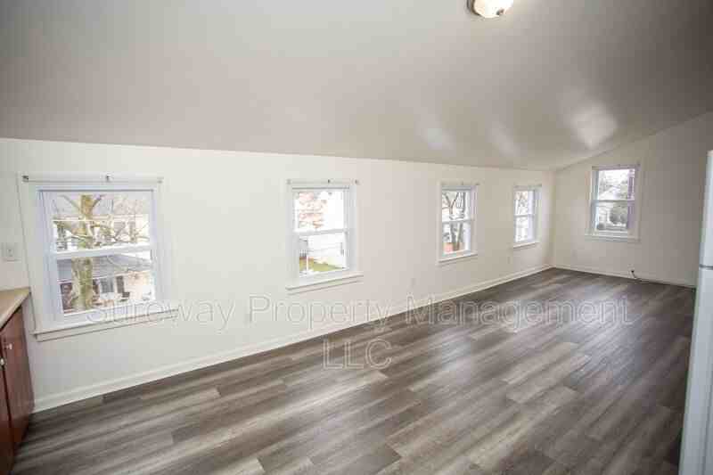 510 Ash St #512 - Photo 3 of 26