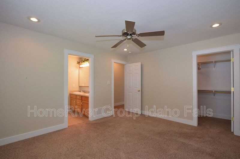 1541 Summer Way - Photo 5 of 15