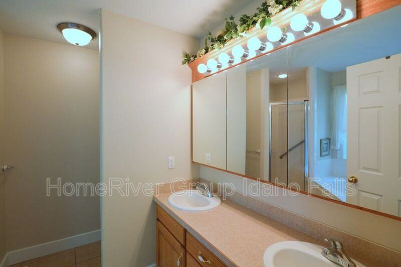 1541 Summer Way - Photo 7 of 15