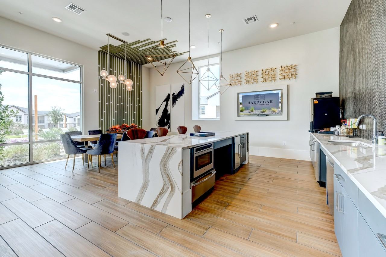 Hardy Oak - Photo 4 of 34