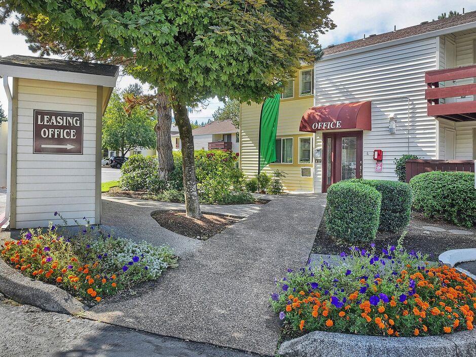 Foothills Apartments - Photo 3 of 29