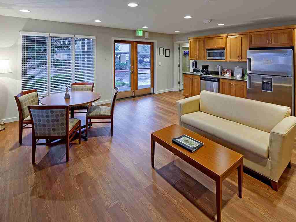 Royal Greens Apartments - Photo 7 of 44