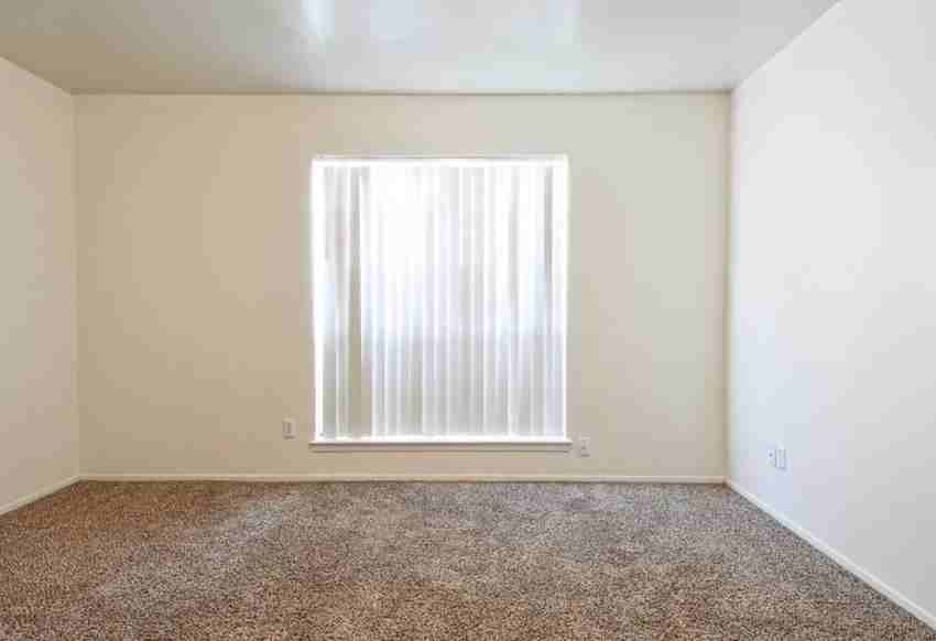 2735 E 8th St - Photo 2 of 27