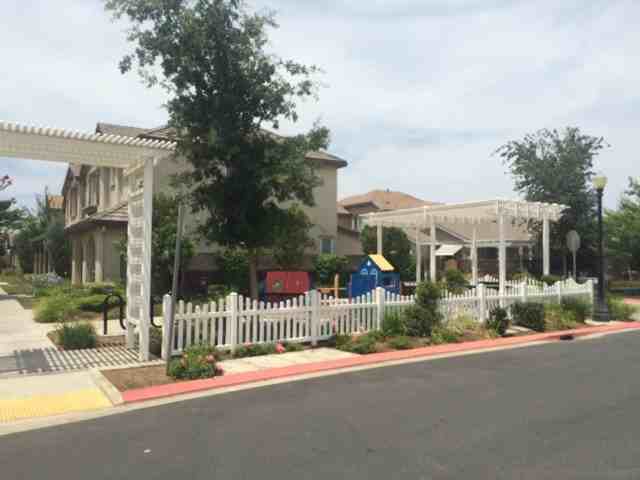 371 Carriage Ln - Photo 3 of 10