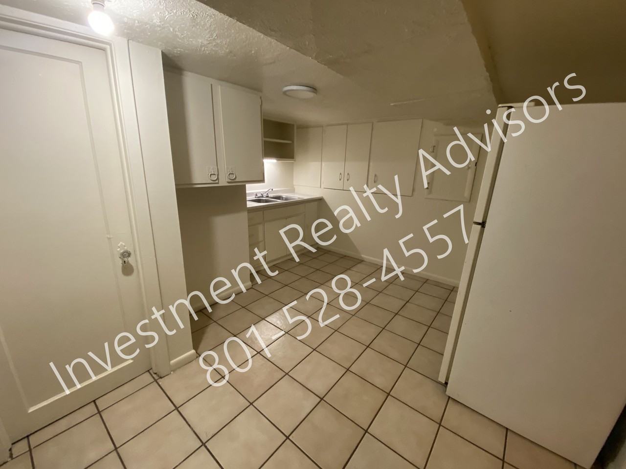 587 N Main St - Photo 3 of 10