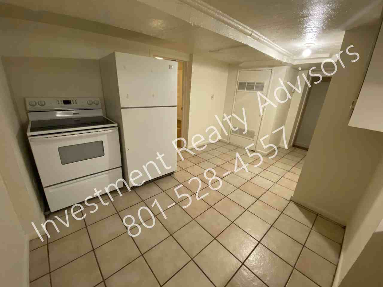 587 N Main St - Photo 4 of 10